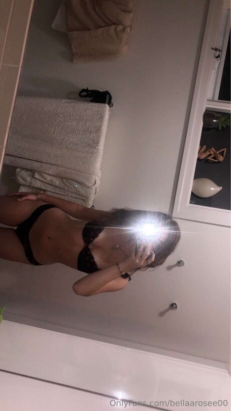 Alasti lekkinud OnlyFans-i pilt Ciaobellaaa0777