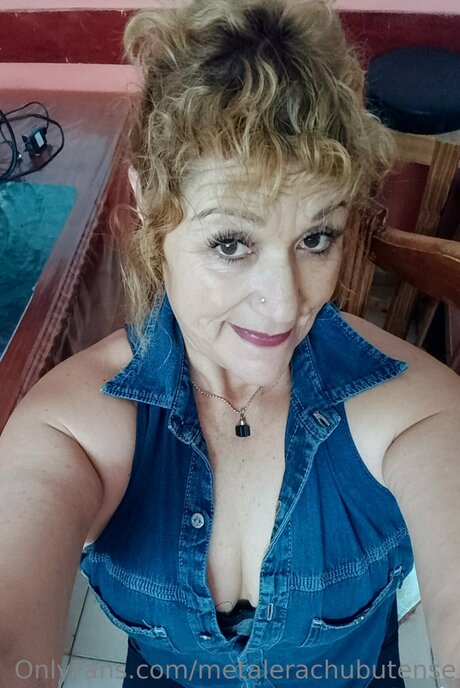 Naken lekkede OnlyFans-bilde av Metalerachubutense