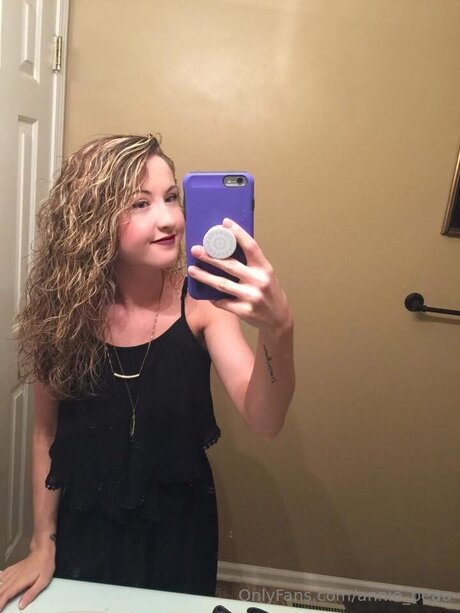 Naken läckt OnlyFans-bild av Annie Beau