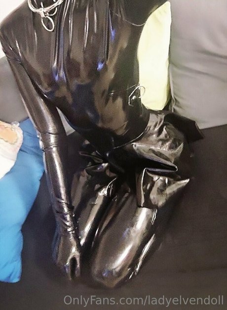 Naken lekkede OnlyFans-bilde av Ladyelvendoll