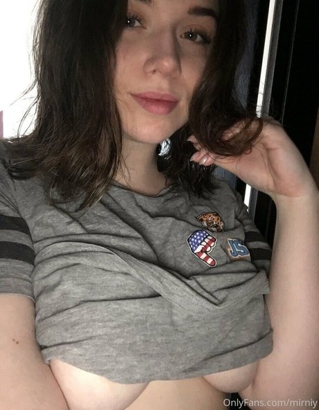 Naken läckt OnlyFans-bild av Mirniy