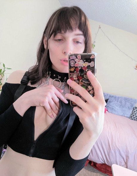 Naken lekkede OnlyFans-bilde av Lovebitelola