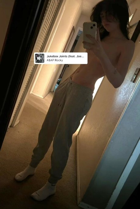 Naken läckt OnlyFans-bild av Astrouxx