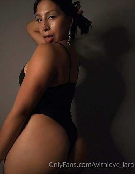 Alasti lekkinud OnlyFans-i pilt Withlovelara