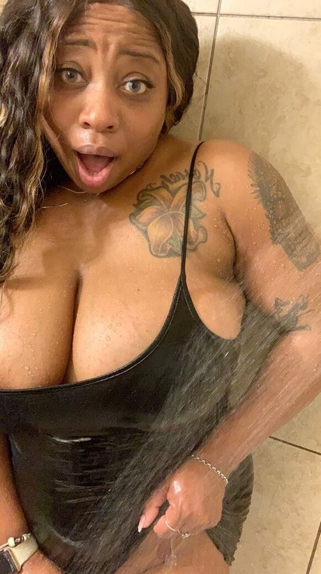 Обнаженная фотография утечки OnlyFans от Lyssalaird