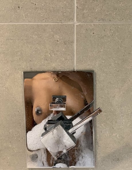 Naken lekkede OnlyFans-bilde av Brittxolondon