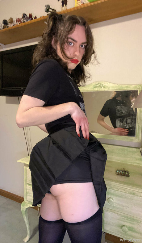 Alasti lekkinud OnlyFans-i pilt Whitewren