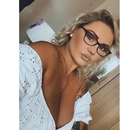 Roxanne Collacott OnlyFansリークヌード写真