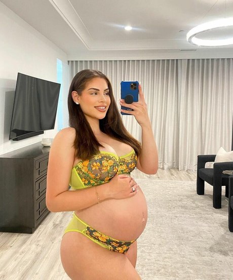 Nazanin Kavari naked leaks OnlyFans pic