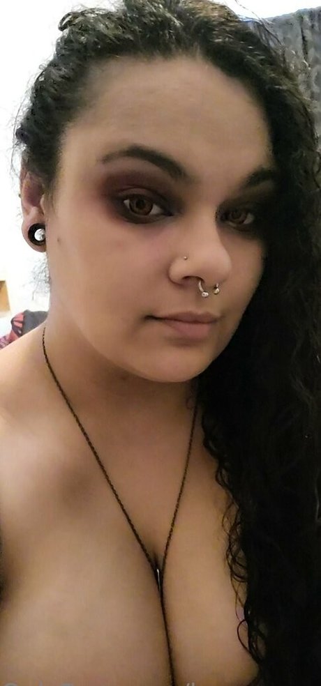 Nacktes geleaktes OnlyFans-Foto von Lucysemporium