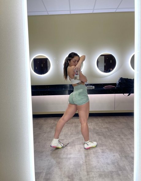 Naakte gelekte OnlyFans-foto van Rose Isstar