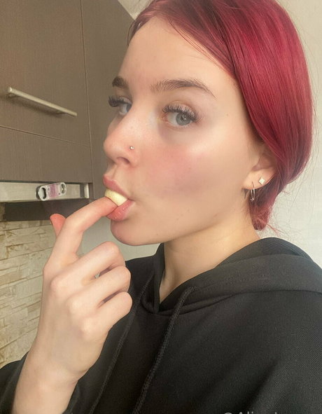 Обнаженная фотография утечки OnlyFans от Alinaloveefree