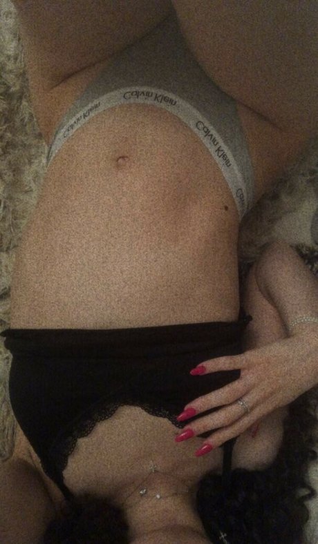 Обнаженная фотография утечки OnlyFans от Celiaasalazarr