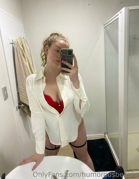 Naken läckt OnlyFans-bild av Humorousbeauty