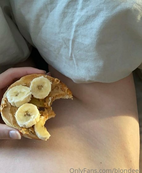 Nahá fotka uniklých OnlyFans od Blondeej
