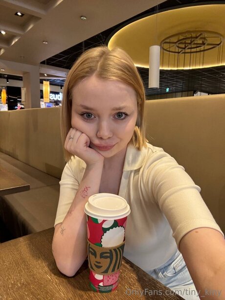 Naakte gelekte OnlyFans-foto van Tiny Kinyy