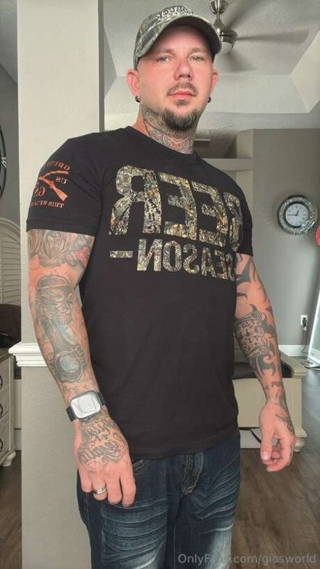Alasti lekkinud OnlyFans-i pilt Giosworld