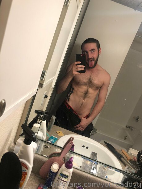 Alasti lekkinud OnlyFans-i pilt Yourdaddytj