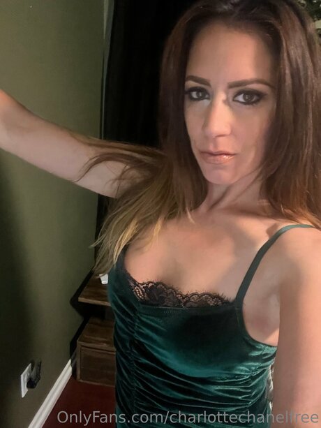 Alasti lekkinud OnlyFans-i pilt Charlottechanelfree
