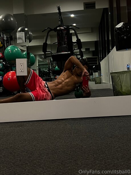 Naken lekkede OnlyFans-bilde av Itsball0