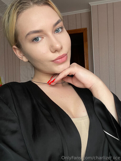 Nacktes geleaktes OnlyFans-Foto von Anya Ice
