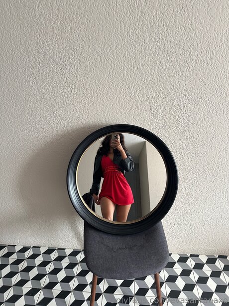 Naken lekkede OnlyFans-bilde av Evasantanaxo