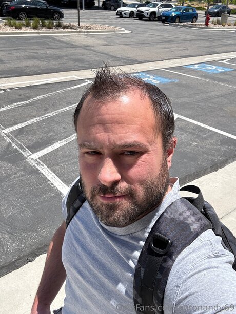 Обнаженная фотография утечки OnlyFans от Aaronandy69