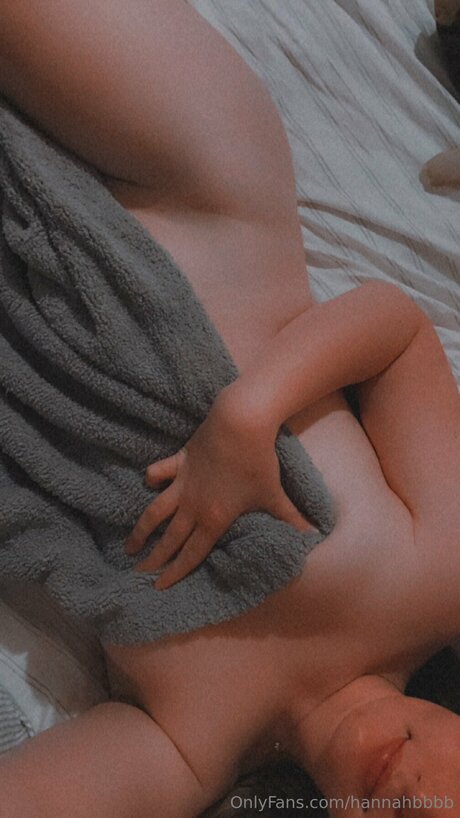 Naakte gelekte OnlyFans-foto van Hannahbbbb