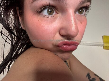 Alasti lekkinud OnlyFans-i pilt Valeriekingsley
