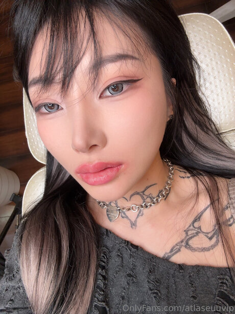 Alasti lekkinud OnlyFans-i pilt Atlaseuuvip