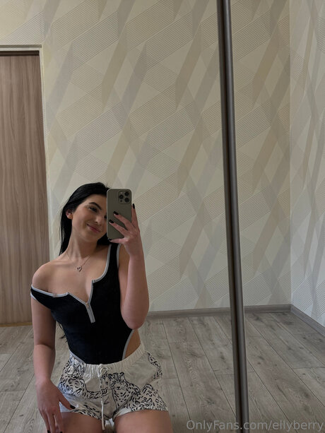 Nahá fotka uniklých OnlyFans od Ellyberry