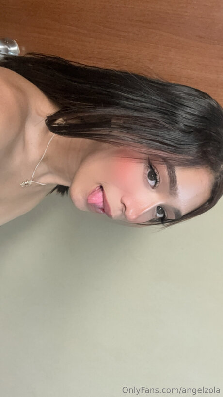 Naken lekkede OnlyFans-bilde av Angelzola