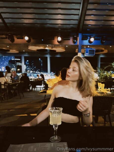 Naken lekkede OnlyFans-bilde av Ivysummmer