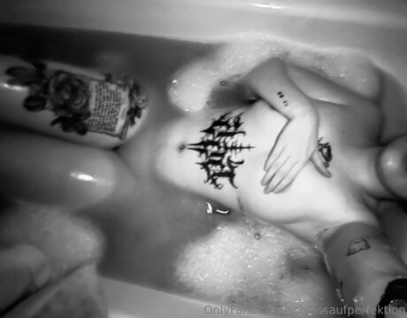 Nacktes geleaktes OnlyFans-Foto von Scheissaufperfektion