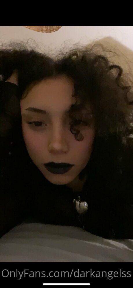 Alasti lekkinud OnlyFans-i pilt Darkangelss