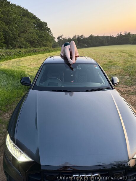 Mummynextdoor naked leaks OnlyFans pic