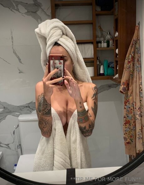 Nacktes geleaktes OnlyFans-Foto von Divinitirosefree