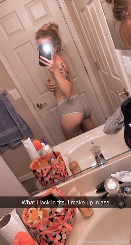 Alasti lekkinud OnlyFans-i pilt Sunshynerays