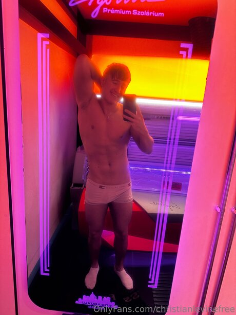 Foto desnuda filtrada de OnlyFans de Christianlevine Straight