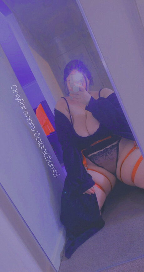 Naken lekkede OnlyFans-bilde av Satanicbambi Free