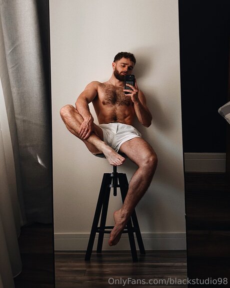 Alasti lekkinud OnlyFans-i pilt Blackstudio98