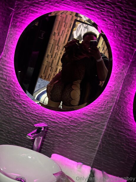 Alasti lekkinud OnlyFans-i pilt Cakenboy