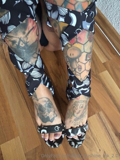 Nacktes geleaktes OnlyFans-Foto von Lady Sunshine Ink