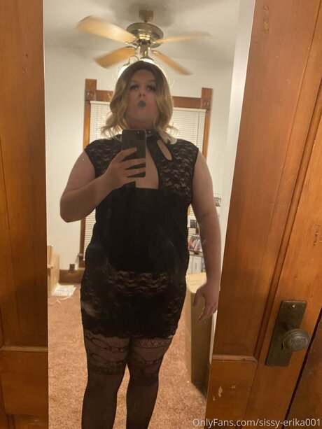 Naken lekkede OnlyFans-bilde av Sissy Erika001