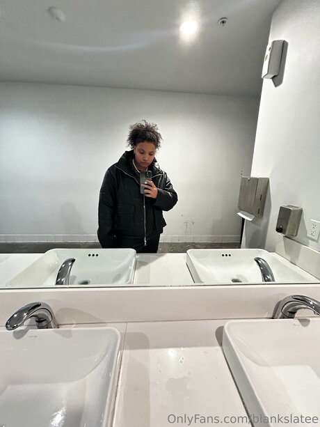 Nacktes geleaktes OnlyFans-Foto von Blankslatee