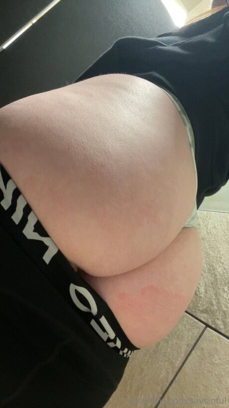 Naakte gelekte OnlyFans-foto van Savsinful