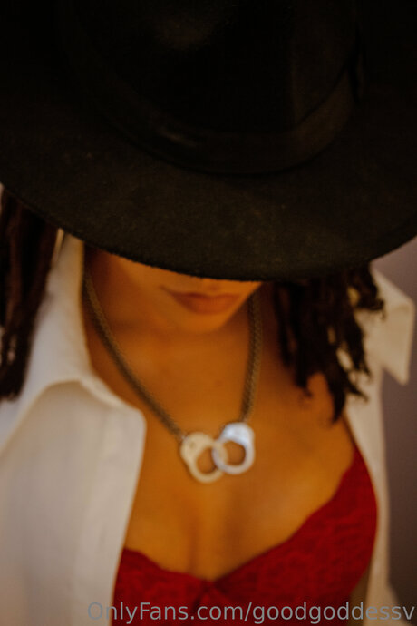 OnlyFans-model Rightwhereuwantme