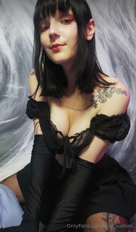 Lusy Sumire OnlyFansリークヌード写真