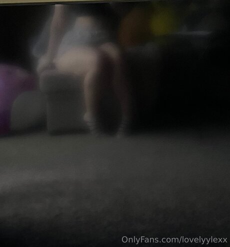 Alasti lekkinud OnlyFans-i pilt Lovelyylexx