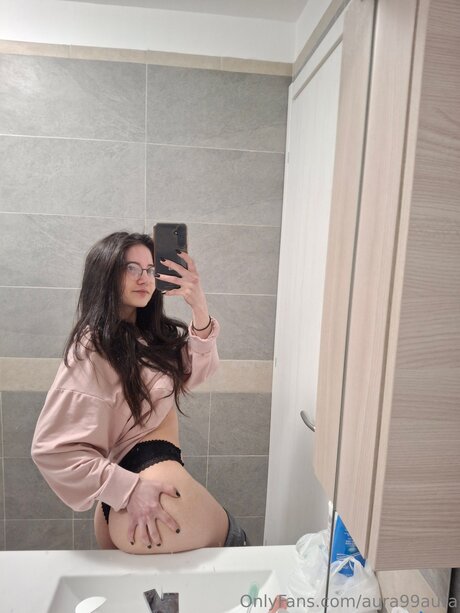 Alasti lekkinud OnlyFans-i pilt Aura99aura